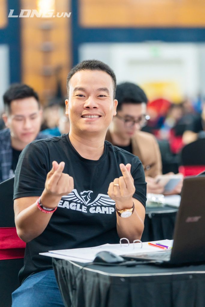 Sáu Bình luôn Vui Vẻ, Lạc Quan