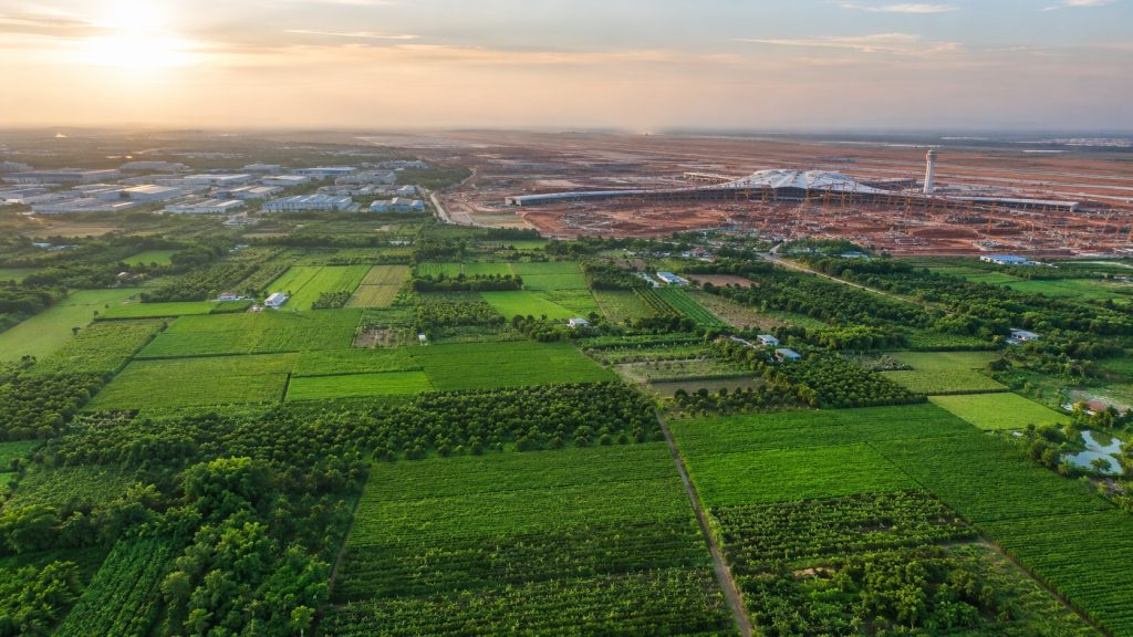 Đất nông nghiệp Đồng Nai dưới ánh hoàng hôn nhìn về phía sân bay Long Thành và khu công nghiệp